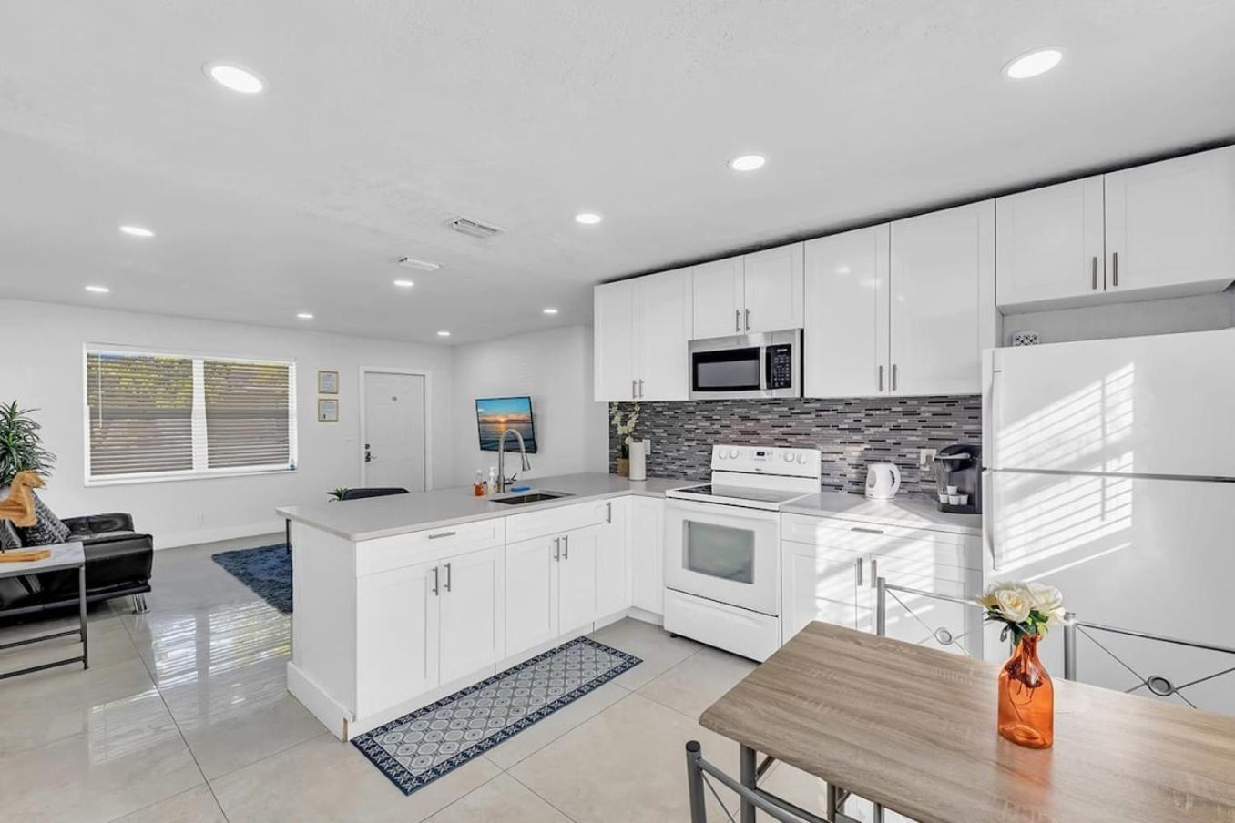 2 Bdrm Modern House Mins From Beach & Casino Hb1 Hallandale Beach Exterior photo